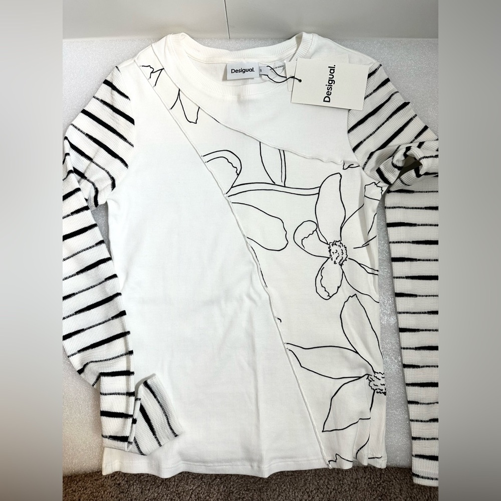 White and black Desigual top